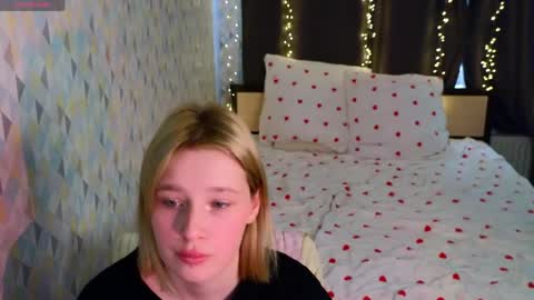 Snapshot of lovelygirllss chatting on 04.10.26 your sweet girls online show from 04.10.26