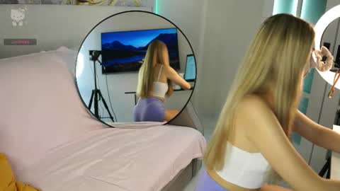 Snapshot of lovelygracee chatting on 06.12.26 lovelygracee online show from 06.12.26