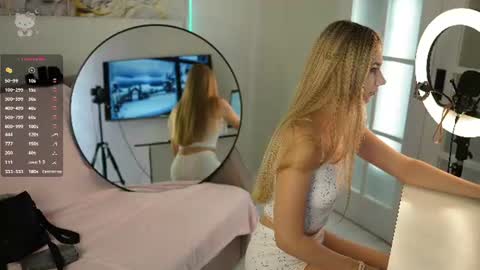 Snapshot of lovelygracee chatting on 06.17.26 lovelygracee online show from 06.17.26