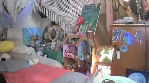 Snapshot of lovelylala chatting on 11.22.25 lala online show from 11.22.25