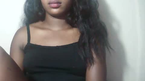 Snapshot of lovelylarra chatting on 03.29.26 lovelylarra online show from 03.29.26