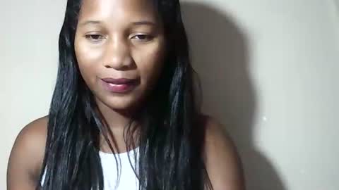 Snapshot of lovelylarra chatting on 04.23.26 lovelylarra online show from 04.23.26