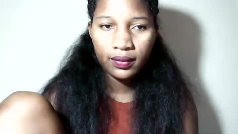Snapshot of lovelylarra chatting on 05.10.26 lovelylarra online show from 05.10.26
