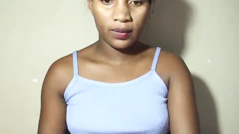 Snapshot of lovelylarra chatting on 05.16.26 lovelylarra online show from 05.16.26