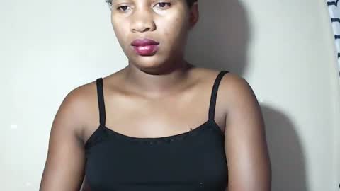 Snapshot of lovelylarra chatting on 05.17.26 lovelylarra online show from 05.17.26