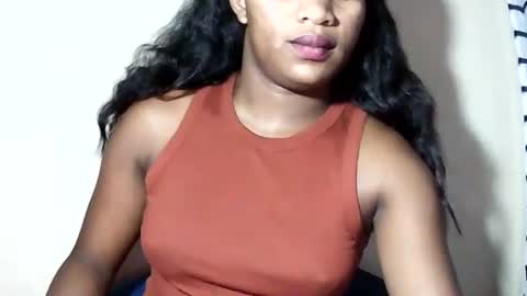 Snapshot of lovelylarra chatting on 05.21.26 lovelylarra online show from 05.21.26