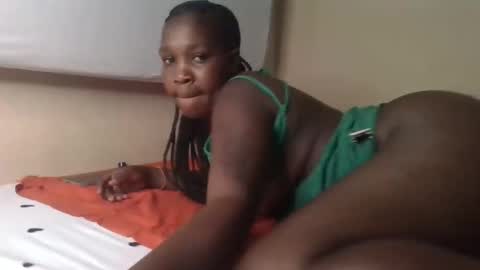 Snapshot of lovelymercy3 chatting on 11.08.25 lovelymercy3 online show from 11.08.25