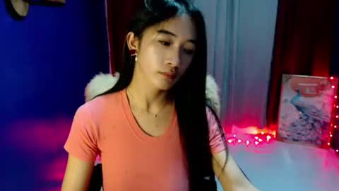 Snapshot of lovelypetite143 chatting on 04.19.26 lovelypetite143 online show from 04.19.26