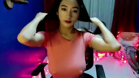 Snapshot of lovelypetite143 chatting on 05.17.26 lovelypetite143 online show from 05.17.26