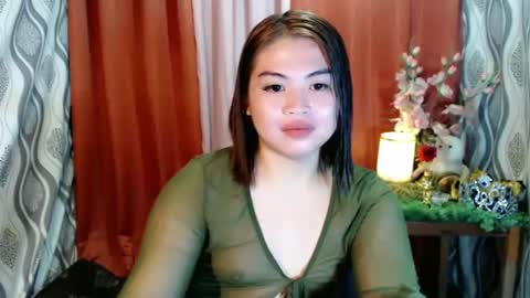 Snapshot of lovelyrhean chatting on 12.04.24 Rhean online show from 12.04.24