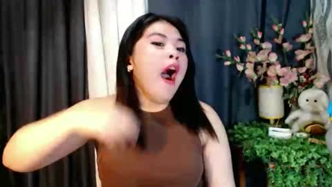 Snapshot of lovelyrhean chatting on 09.26.25 Rhean online show from 09.26.25