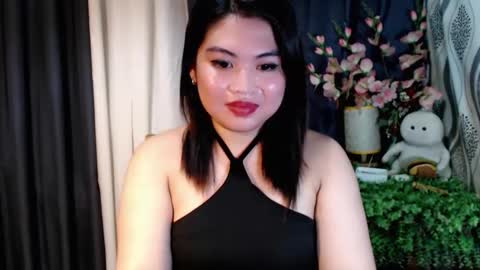 Snapshot of lovelyrhean chatting on 09.27.25 Rhean online show from 09.27.25
