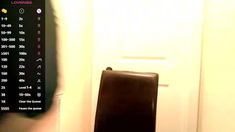 Snapshot of lovemesomemoree chatting on 01.30.25 Connie online show from 01.30.25