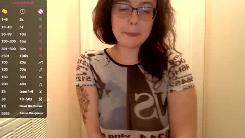 Snapshot of lovemesomemoree chatting on 02.12.25 Connie online show from 02.12.25