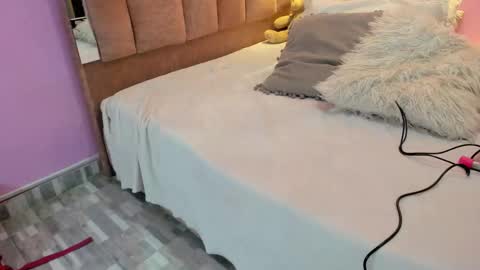 L O V E  online show from 12.05.25