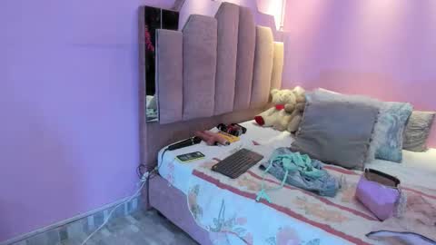 L O V E  online show from 01.08.26