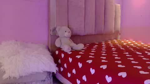 Snapshot of lovequeen02 chatting on 07.28.26 L O V E online show from 07.28.26