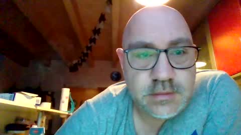 Snapshot of lover010983 chatting on 03.11.25 lover010983 online show from 03.11.25