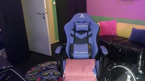 LoverBoy89HH online show from 09.23.25