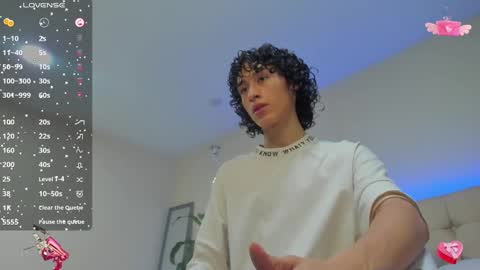 Snapshot of loverboy8_ chatting on 01.12.25 loverboy8_ online show from 01.12.25