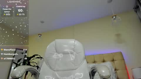 Snapshot of loverboy8_ chatting on 03.04.25 loverboy8_ online show from 03.04.25