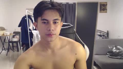 Snapshot of loverboyph04 chatting on 09.18.25 loverboyph04 online show from 09.18.25