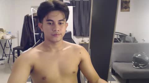 Snapshot of loverboyph04 chatting on 09.20.25 loverboyph04 online show from 09.20.25
