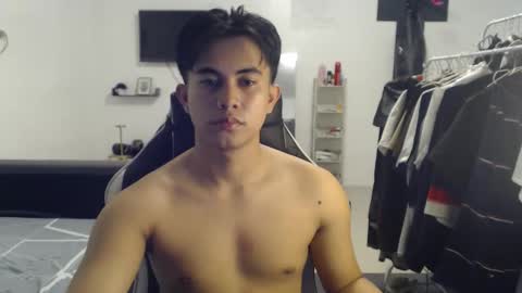Snapshot of loverboyph04 chatting on 10.17.25 loverboyph04 online show from 10.17.25