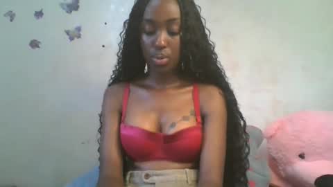 Snapshot of lovers_oncam chatting on 02.17.26 RedJoy online show from 02.17.26