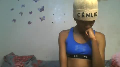 Snapshot of lovers_oncam chatting on 02.22.26 RedJoy online show from 02.22.26