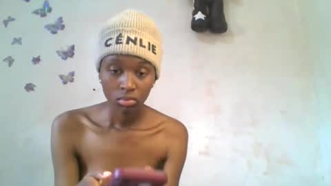 Snapshot of lovers_oncam chatting on 02.25.26 RedJoy online show from 02.25.26