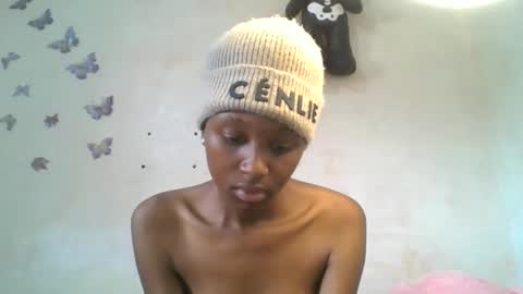 Snapshot of lovers_oncam chatting on 03.01.26 RedJoy online show from 03.01.26