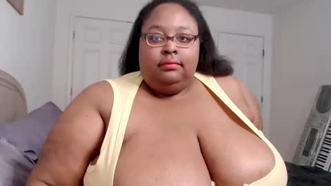 Snapshot of loves_aura chatting on 01.20.25 Alyson online show from 01.20.25