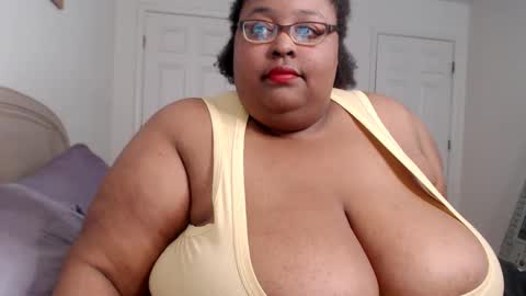 Snapshot of loves_aura chatting on 02.13.25 Alyson online show from 02.13.25