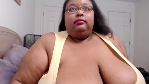 Snapshot of loves_aura chatting on 10.25.25 Alyson online show from 10.25.25