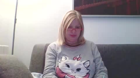 Snapshot of lovestar544963 chatting on 01.06.25 Marlyn online show from 01.06.25