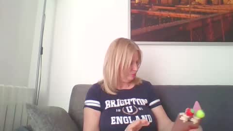 Snapshot of lovestar544963 chatting on 02.04.25 Marlyn online show from 02.04.25