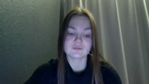 Snapshot of loviesimone chatting on 12.19.25 loviesimone online show from 12.19.25