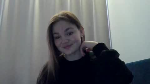 Snapshot of loviesimone chatting on 03.01.26 loviesimone online show from 03.01.26