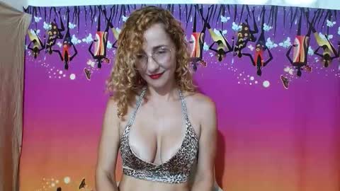 Snapshot of loving__lily chatting on 10.25.25 loving  online show from 10.25.25