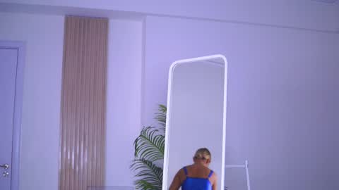 Nora online show from 02.09.25