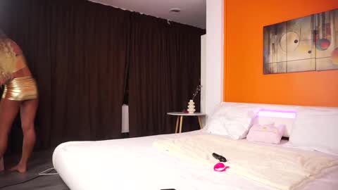 Nora online show from 11.22.25