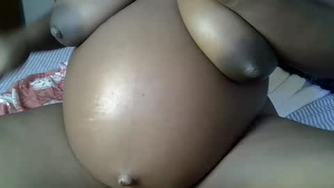 Snapshot of lowenyangvalentine chatting on 01.07.26 lowenyangvalentine online show from 01.07.26