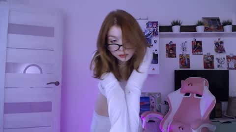 Snapshot of lower_angel chatting on 12.13.24 Loly online show from 12.13.24