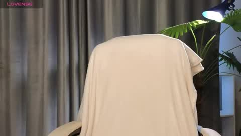 Snapshot of lowkeywild_ chatting on 07.05.26 lowkeywild_ online show from 07.05.26