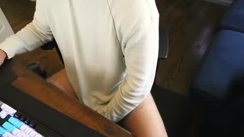 Snapshot of lowllee chatting on 12.02.24 Lee online show from 12.02.24