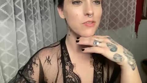 Snapshot of loxlust chatting on 03.04.25 Lox online show from 03.04.25