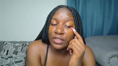 Snapshot of loyalcutie chatting on 11.17.25 loyalcutie online show from 11.17.25