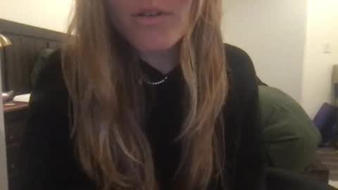 Snapshot of lozivelle chatting on 12.04.25 lozivelle online show from 12.04.25