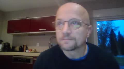 Snapshot of lrda49 chatting on 12.04.25 Espigle online show from 12.04.25